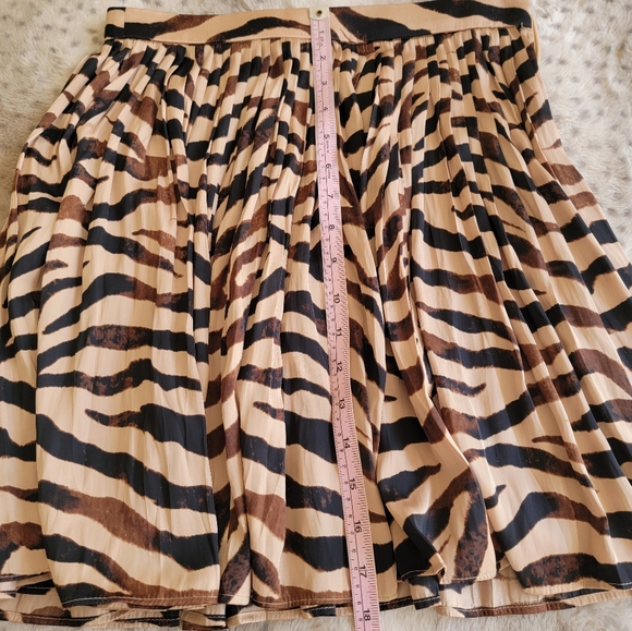 NWT JCrew featherweight silky satin mini skirt in zebra stripe, sz 0 - Picture 9 of 10